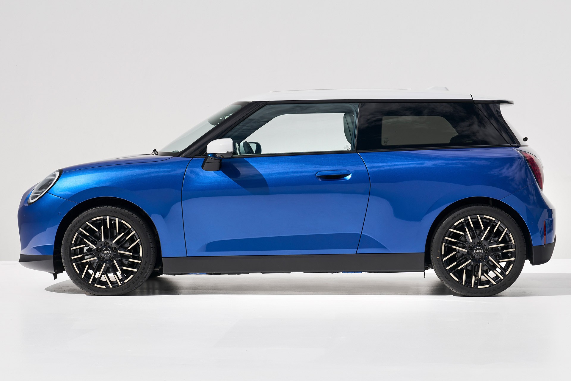 ניידות חשמלית ב-MINI - עיצוב - ביצועים משופרים - 02